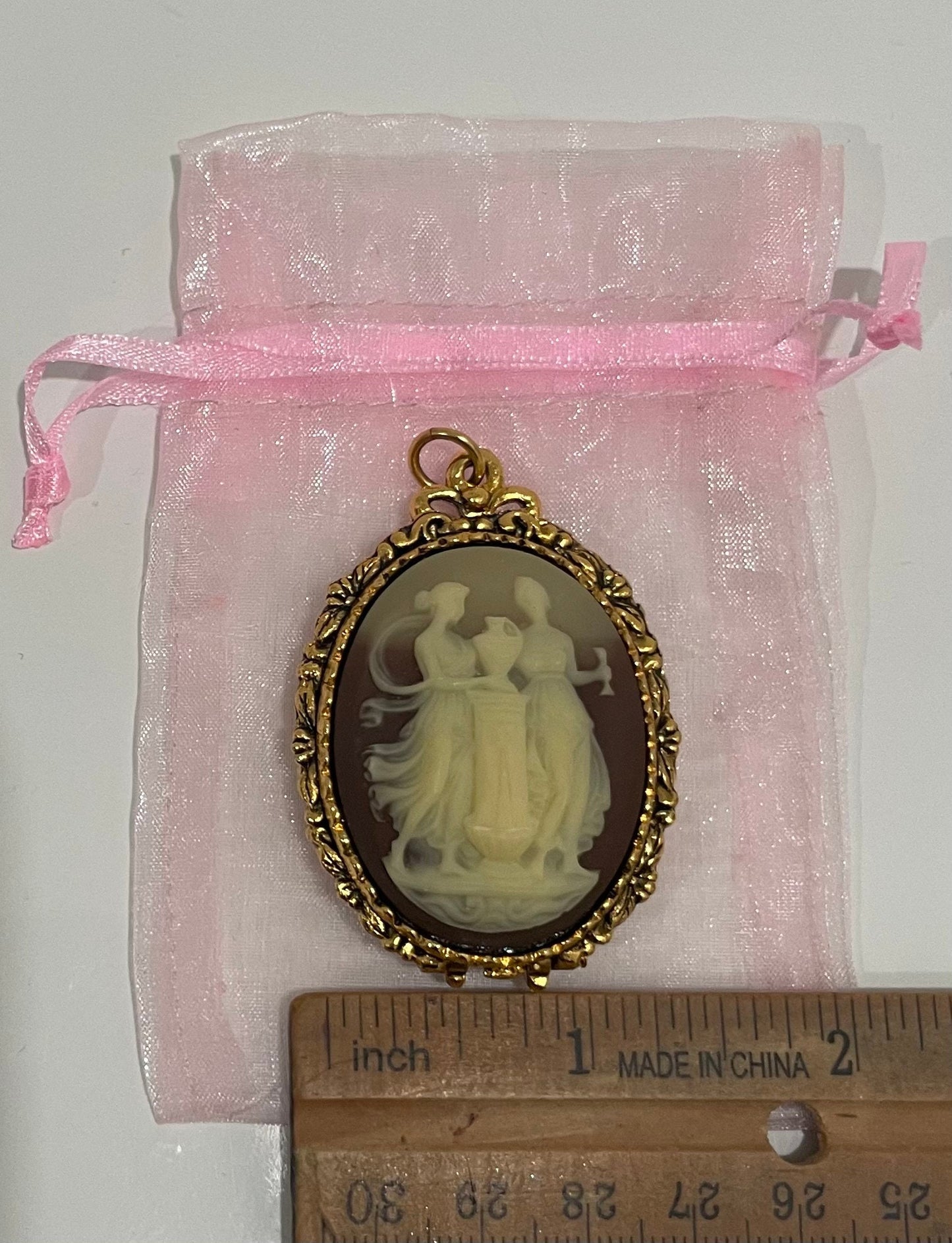 Vintage Cameo Ladies Pendant with Solid Perfume Inside